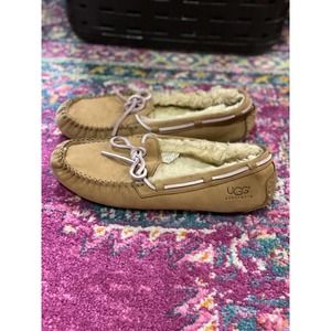 UGG Dakota Water Resistant Suede Slippers Tabaco Sz 9